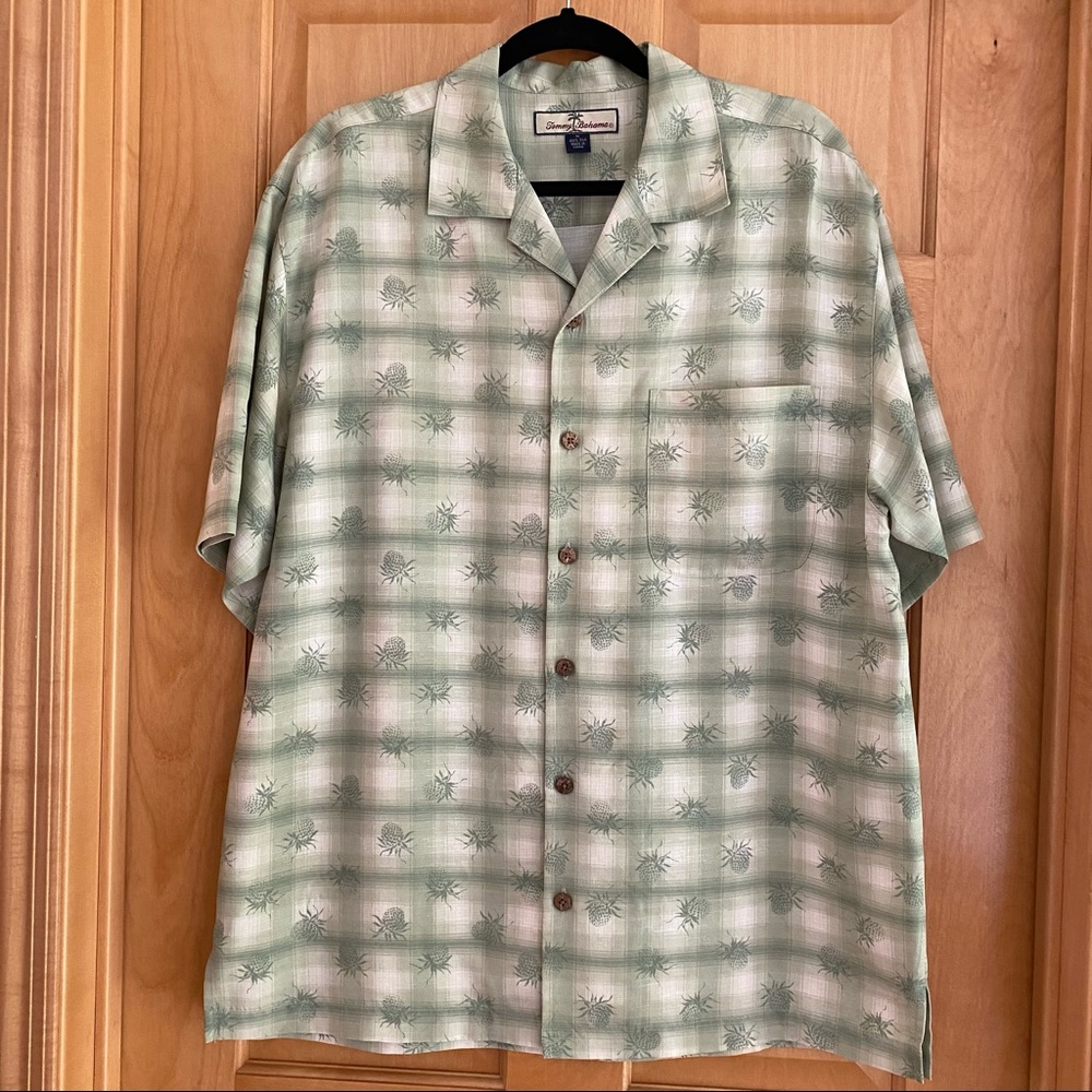 Tommy Bahama Casual Button-down Shirt - Medium